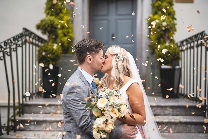 Confetti and Floral Decoration for Summer Weddings