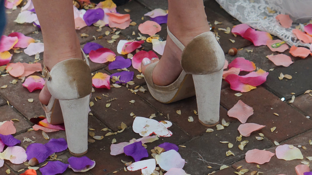 Rose Petal Confetti To Brighten Up Your 2020 Wedding